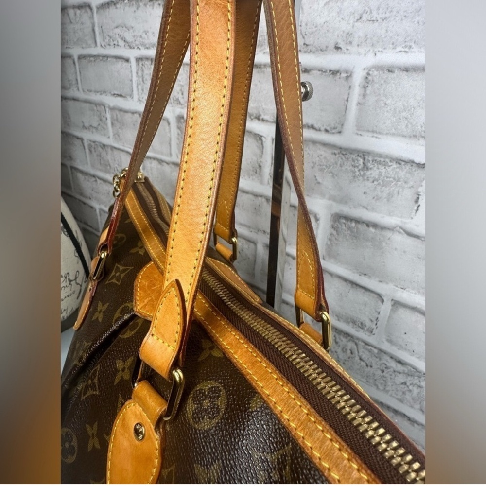 Louis Vuitton Monogram Canvas Palermo PM zip-top closure, detachable strap. - Picture 8 of 12